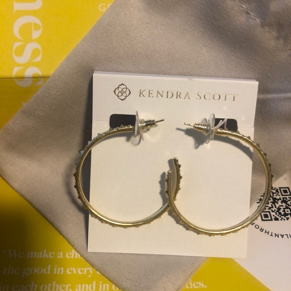Kendra Scott Veronica Hoop Earrings in gold